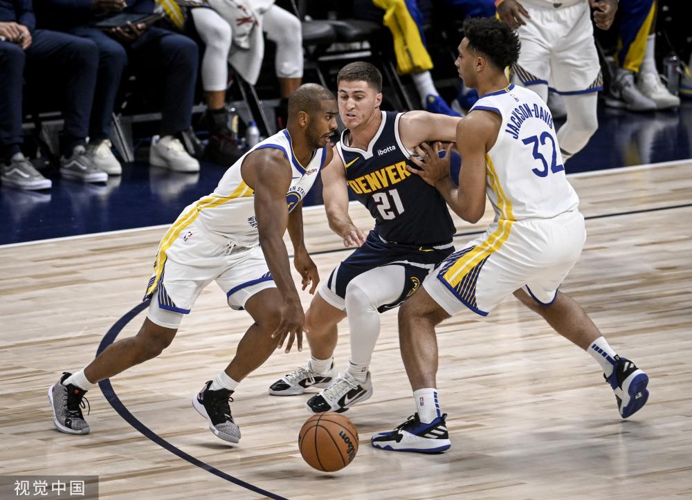 是她早前在 是她早前在