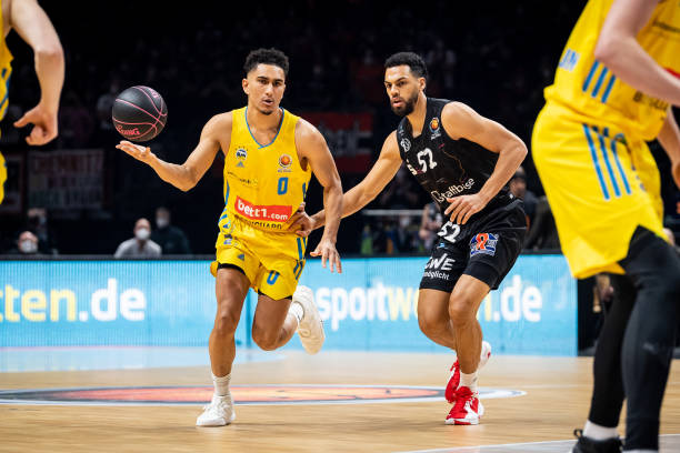 吸纳各方面 吸纳各方面